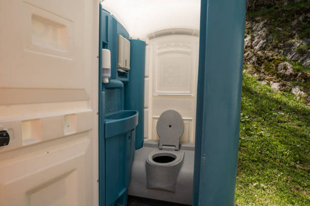 Best Luxury portable toilet rental  in Farley, KY